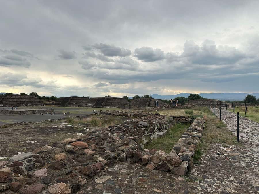 Teotihuacan VIP: Tour of the pyramids and Basilica of Guadalupe, tourist areas - Lunch box and the drive rhythm: what 7 hours really feels like