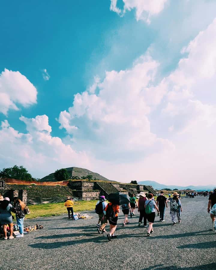 Teotihuacan VIP: Tour of the pyramids and Basilica of Guadalupe, tourist areas - Pyramid of the Sun: why an early schedule pays off