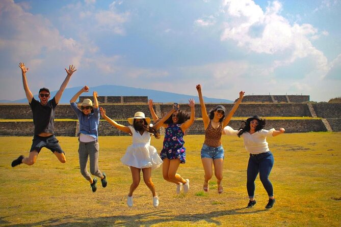 Teotihuacan with a Local - The Drive to Teotihuacan: Time to Watch, Not Just Ride