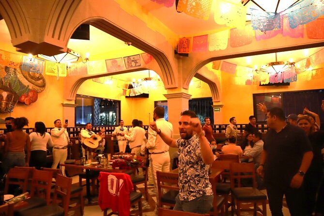 The Mexico City Pub Crawl: A real chilango night - Stop 4: Salón Tenampa, Tequila Shots, and Mariachi