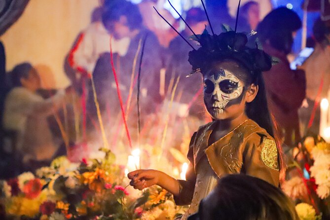 The real "Dia de muertos" tour in Mixquic + secret cemetery - Guides and pacing: what you can count on (and what you should verify)