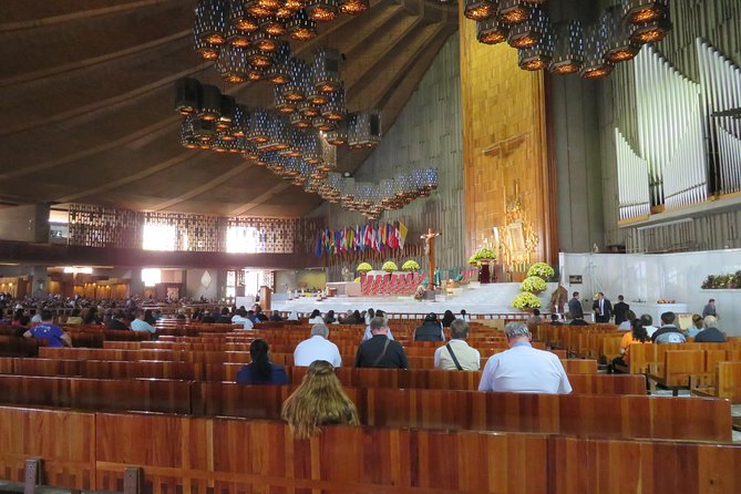 Tour Basilica de Guadalupe and Pyramids of Teotihuacan - Basilica de Santa Maria de Guadalupe: Virgin Morena and Real Crowds
