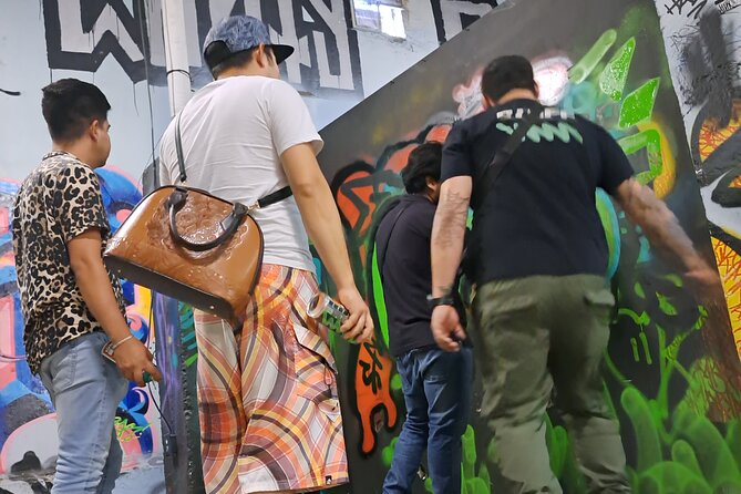 Tour Evolution of Muralism paints your Grafiti - The metro + bus route: why the getting-there is part of the show