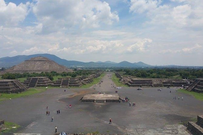 Tour Teotihuacan and Guadalupano Sanctuary - Service style: what to expect from Corazón Histórico