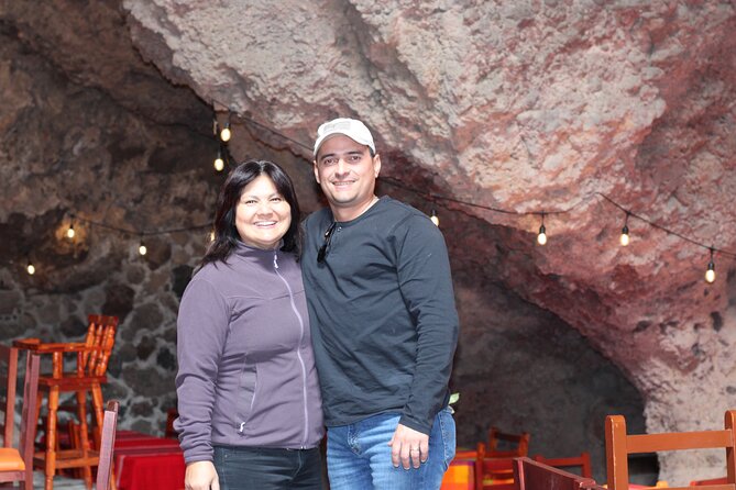 Tour to Teotihuacan with visit to ancient caves and CDMX transportation - Restaurant Huehueteotl: convenient lunch near the pyramids