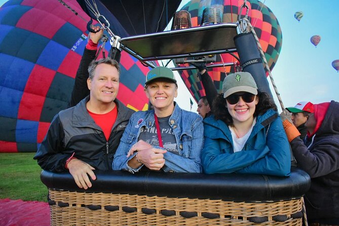 Transportation and Hot Air Balloon Flight Teotihuacán - The inflation viewing window: the best time for photos