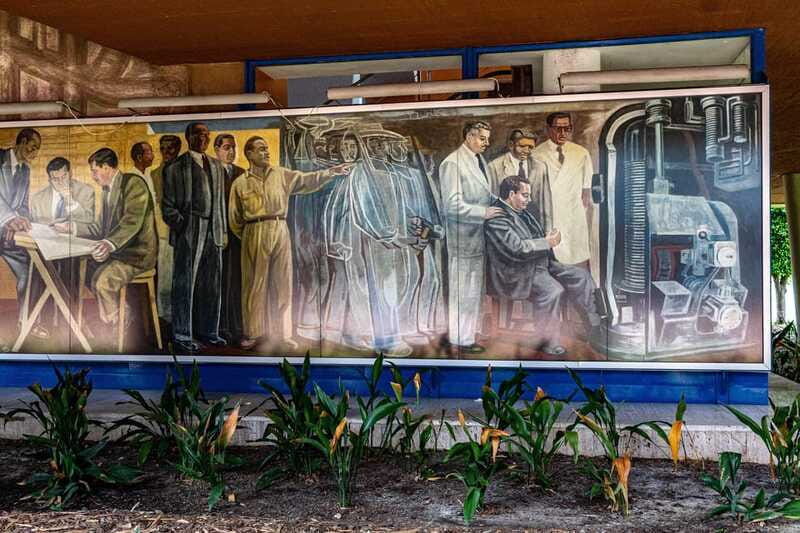 UNAM: Murals & Revolution - Outside Estadio Universitario: getting oriented in real space