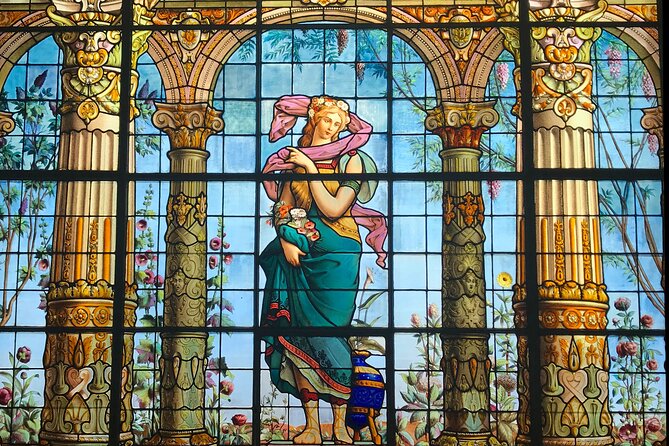 Visit the Imperial Castle in Chapultepec - A private tour where questions actually get answered
