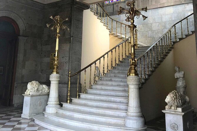 Visit the Imperial Castle in Chapultepec - Timing and your 9:00 am start on a hill that demands good shoes