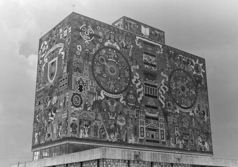 Walk around UNAM campus, a UNESCO World Heritage Site - Walk it like a campus: rocky footing and smart pacing