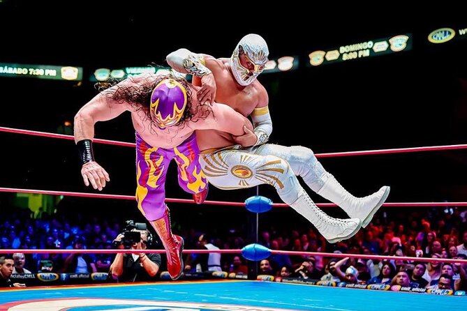 Wrestling + Tacos and Mezcal the best Experience - Plaza de la Ciudadela meeting point and staying oriented