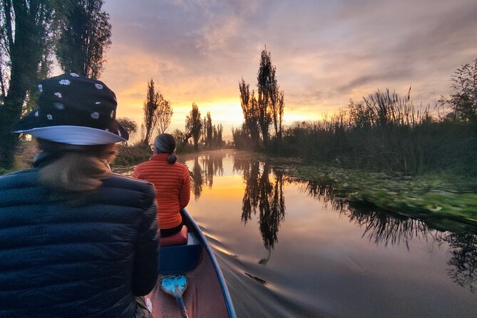 Xochimilco at dawn in Canoe or Kayak and Organic Breakfast - Planting vegetables: doing more than watching