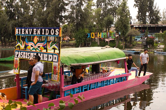 Xochimilco BOAT LIGHT PARTY WITH 1 DRINK AND 4 TAQUITOES + 18 - Best for who: the right mood, the right crowd, the right night