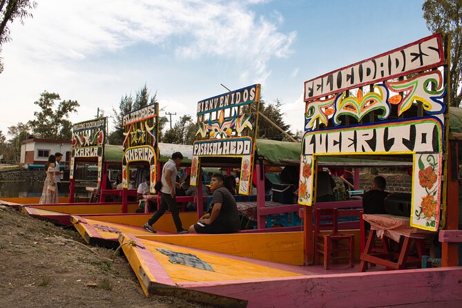 Xochimilco BOAT LIGHT PARTY WITH 1 DRINK AND 4 TAQUITOES + 18 - Should you book this Xochimilco boat light party?