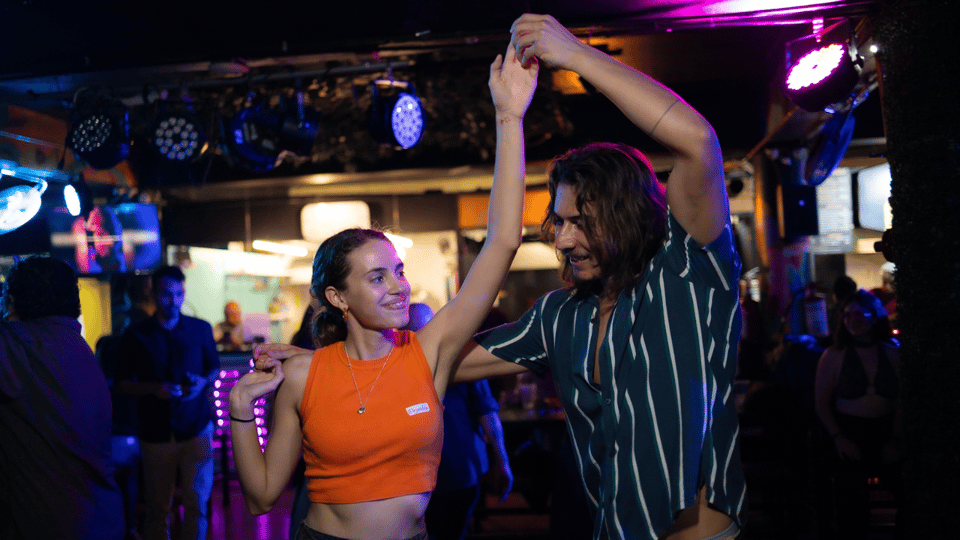 Zero to salsa for beginners - The night walk to El Ángel and Paseo de la Reforma
